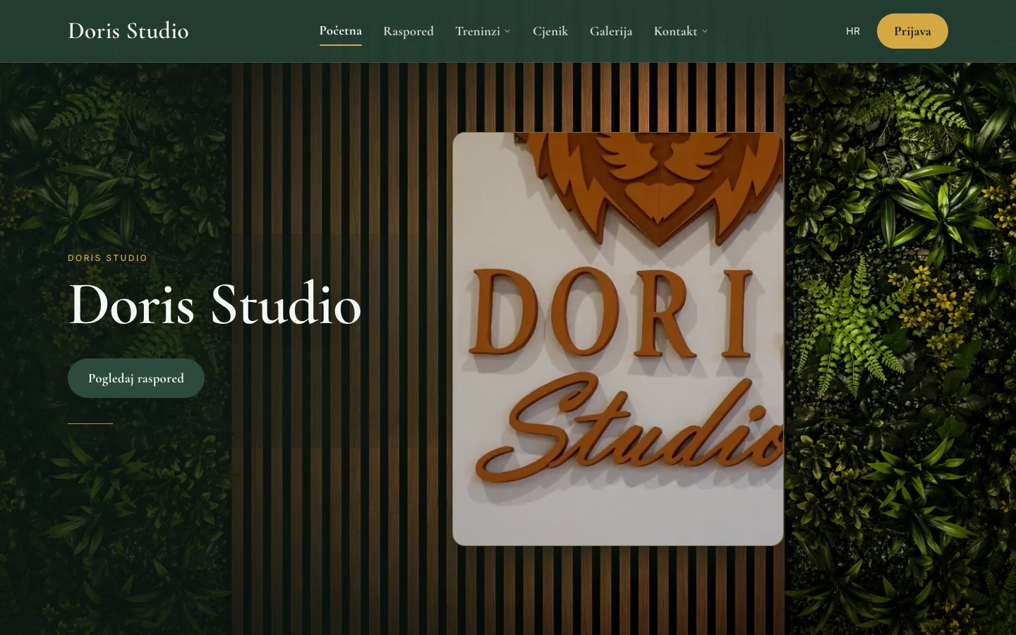 Web stranica Doris Studija: ime studija uz drveni logo, s gumbom za pregled rasporeda